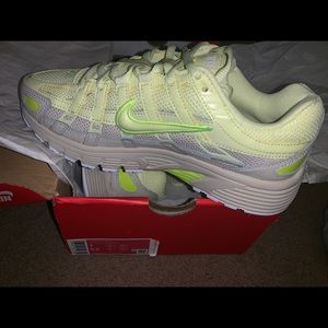 Women’s Nike P-6000.
